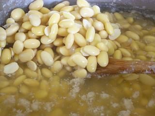 Boiled soybeans