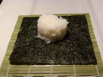 1 cup of rice on nori for chumaki roll