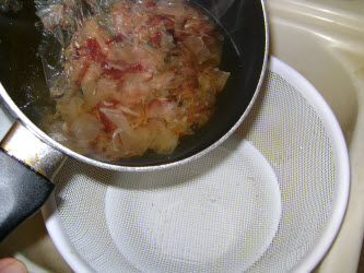 Straining dashi to remove katsuobushi