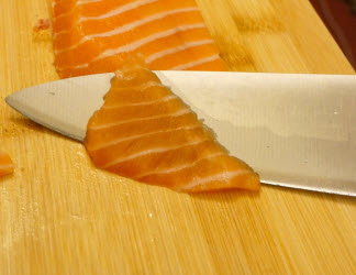 Diagonal angled cut for sashimi or nigiri