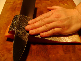 Removing the skin from cold smoked salmon