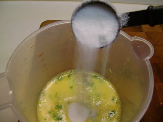 Adding sugar to eggs for tamago