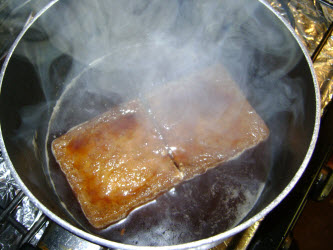 Cooking abura age or inarizushi-no-moto