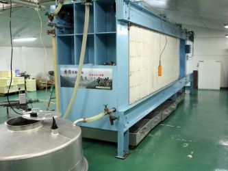Assaku-ki Shibori (machine pressing)