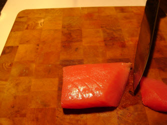 Diagonal angled cut for sashimi or nigiri