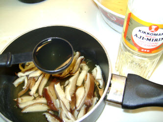 Adding mirin to shitake sauce
