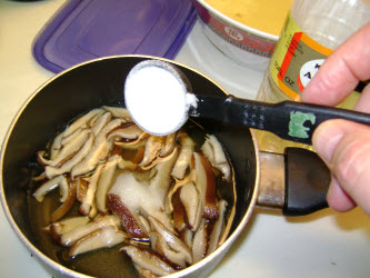 Adding sugar to shitake sauce