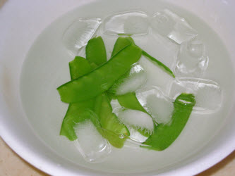 Drop the drain show peas in ice water