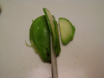 Thinly slicing avocado