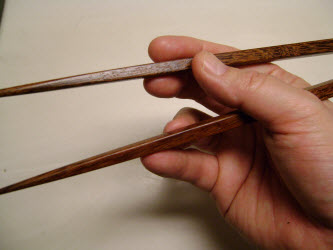how to hold chopsticks