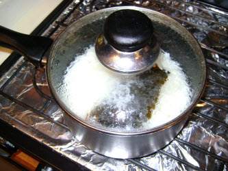 Turn the heat down to low, put on the lid and cook for 15 minutes. Turn off the heat at the end of 15 minutes.